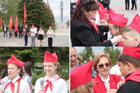 В Саратове на Соколовой горе у Вечного огня состоялось торжественное мероприятие по приему в пионеры