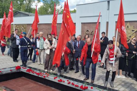 Рязанские коммунисты отметили 80-летие Победы под красными знаменами