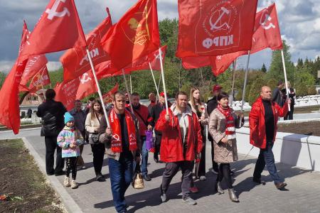 Рязанские коммунисты отметили 80-летие Победы под красными знаменами