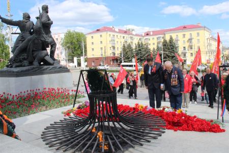 Брянск. 80-летие Победы под красными знамёнами