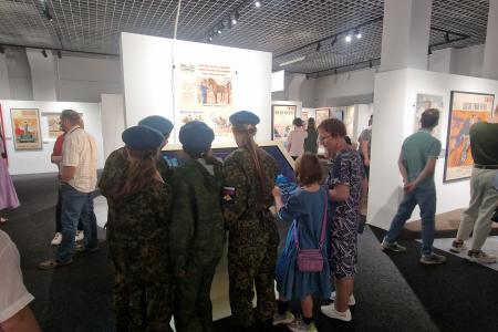 Рязанские депутаты-коммунисты приняли участие в открытии патриотической выставки