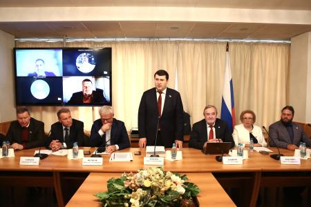 Олег Лебедев провёл в Государственной Думе круглый стол, посвященный продовольственной безопасности, развитию пчеловодства и охране окружающей среды