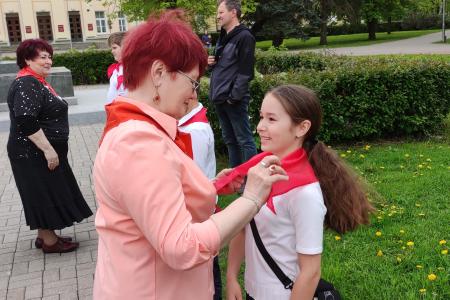 Юные новгородцы торжественно вступили в ряды пионеров