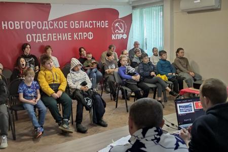 Стать пионерами готовятся 20 юных новгородцев