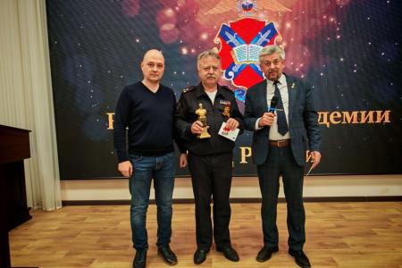 Владимир Дзержинский, помощник депутата Госдумы от КПРФ Владислава Егорова, провел занятие в Волгоградском филиале академии полиции в Мариуполе
