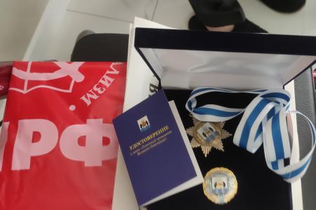 Первый секретарь Новгородского обкома КПРФ Ольга Ефимова поздравила с 80-летием Победы ветерана Великой Отечественной войны