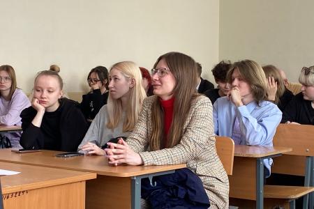 Республика Удмуртия. Лидер республиканских коммунистов Иван Гвоздак провел встречу со студентами