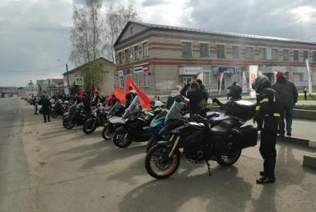 КПРФ и байкеры провели авто-мотопробег по Северу Нижегородской области в честь Дня Победы