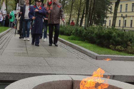 Новгородские коммунисты прошли в строю «Бессмертного полка»