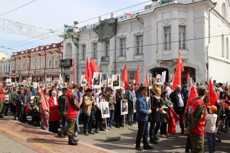 Томские коммунисты приняли участие в шествии в честь Дня Победы