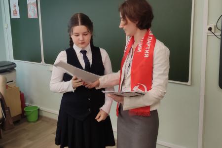 Вручены первые награды конкурса Новгородского областного отделения КПРФ к 80-летию Победы