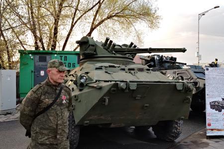 Свердловская область. Комсомольцы посетили выставку трофейного вооружения НАТО, уничтоженного в ходе СВО