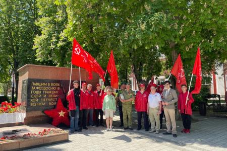 На героической земле Крыма коммунисты и комсомольцы приняли участников автопробега в рамках международного проекта "Содружество" Беларусь – Россия