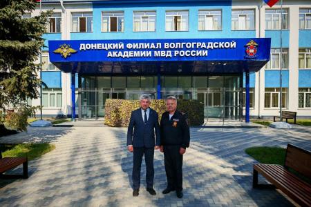 Владимир Дзержинский, помощник депутата Госдумы от КПРФ Владислава Егорова, провел занятие в Волгоградском филиале академии полиции в Мариуполе