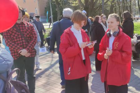 Новгородские коммунисты проводят первомайские акции