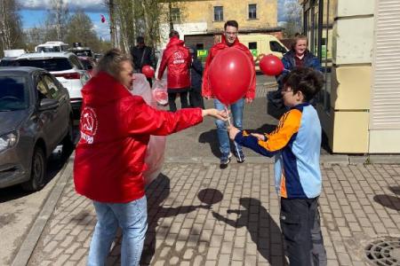 Коммунисты Ленинградской области провели субботник на территории Дома Ульяновых-Елизаровых