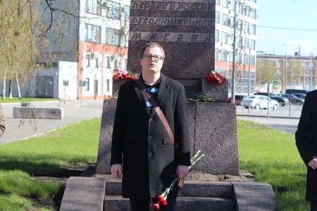 Санкт-Петербург. Коммунисты провели первомайское мероприятие у памятника первой маевке