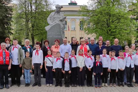 Юные новгородцы торжественно вступили в ряды пионеров