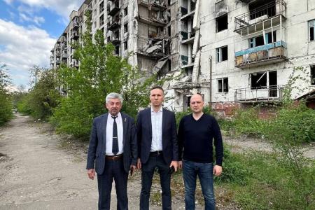 Владимир Дзержинский, помощник депутата Госдумы от КПРФ Владислава Егорова, провел урок мужества в школе №17 Северодонецка