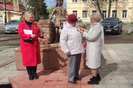 Новгородская область. Активисты КПРФ приняли участие в открытии памятника «Дети войны»
