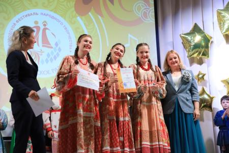 Нижегородские депутаты КПРФ и «Надежда России» поздравили юных талантов на фестивале «Нижегородское раздолье»