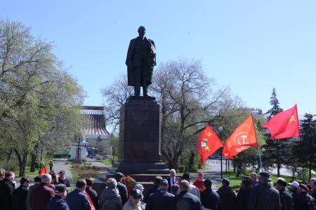 В Омске КПРФ впервые за четыре года отметила Первомай, не рискуя заработать штраф
