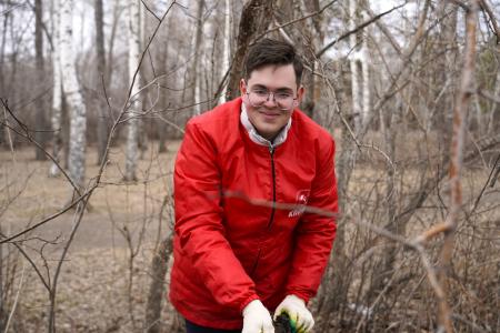 Свердловская область. Коммунисты Екатеринбурга провели субботник в парке имени Чкалова