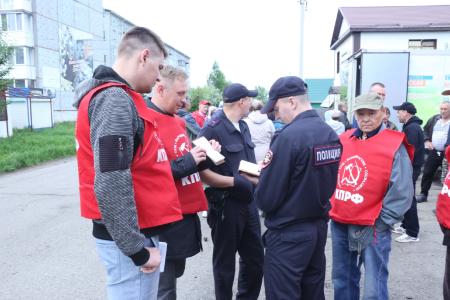 В Омской области стартовала серия акций «красная палатка», посвященных Народному референдуму КПРФ