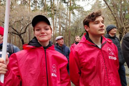 Свердловские коммунисты встретили Первомай