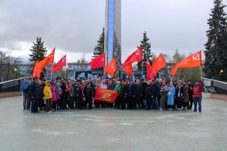 КПРФ в Ижевске провела торжественное возложение цветов в честь 1 мая