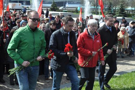 Санкт-Петербург. Коммунисты провели первомайское мероприятие на площади Ленина