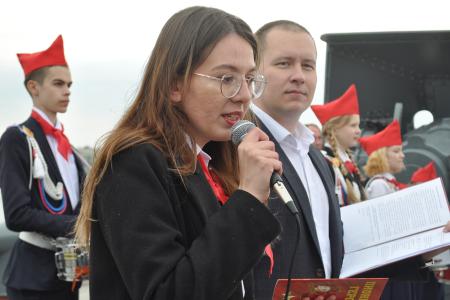 В городе Ленина на крейсере Революции приняли новых пионеров