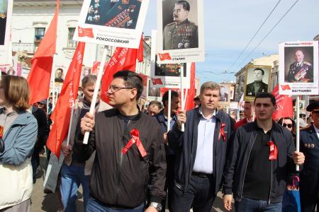 Томские коммунисты приняли участие в шествии в честь Дня Победы