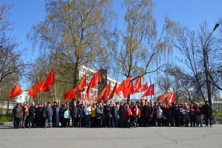 Санкт-Петербург. Коммунисты провели первомайское мероприятие у памятника первой маевке