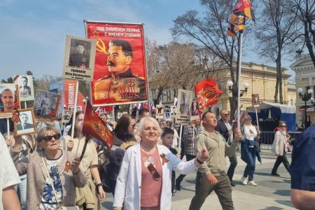 Коммунисты Благовещенска встретили День Победы в колонне Бессмертного полка