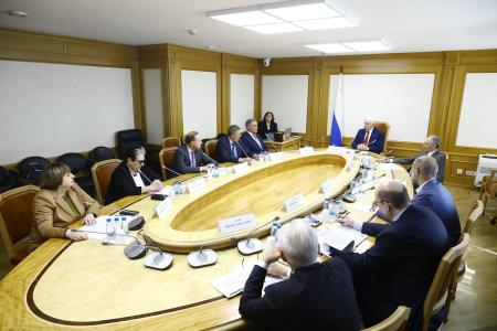 М.Н. Берулава провел первое заседание Комиссии по вопросам государственной регламентации образовательной деятельности при Комитете ГД по просвещению