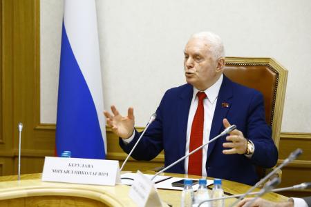 М.Н. Берулава провел первое заседание Комиссии по вопросам государственной регламентации образовательной деятельности при Комитете ГД по просвещению