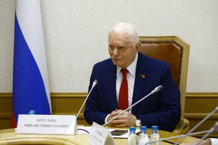 М.Н. Берулава провел первое заседание Комиссии по вопросам государственной регламентации образовательной деятельности при Комитете ГД по просвещению
