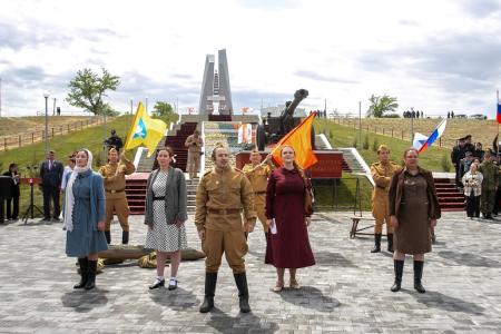 Коммунисты Калмыкии приняли участие в торжественном митинге у Хулхутинского мемориала