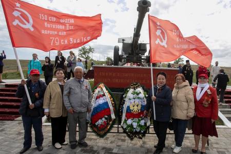 Коммунисты Калмыкии приняли участие в торжественном митинге у Хулхутинского мемориала