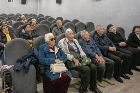 Республика Калмыкия. Депутат КПРФ Петр Эрендженов провел в Цаган Амане встречу с избирателями