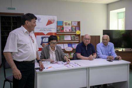 Николай Нуров, глава фракции КПРФ в Народном Хурале Калмыкии, провел встречу с избирателями в городе Лагани