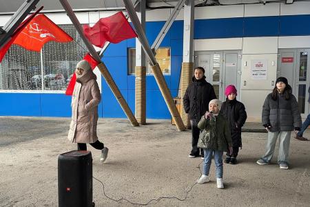 Знамя Победы поднято на главную вершину России - на Эльбрус