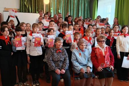 Забайкалье. Нерчинские школьники вступили в ряды пионеров