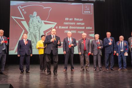 В Курске прошло торжественное собрание, посвящённое 80-летию Победы