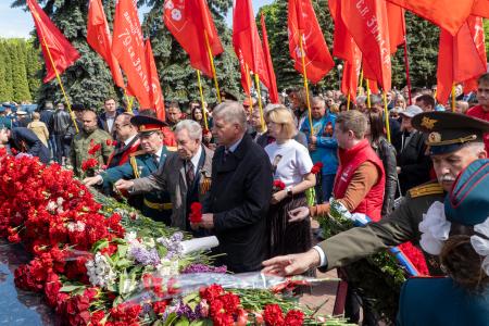 Курская область: КПРФ отметила 80-летие Великой Победы возложением цветов и памятью о героях