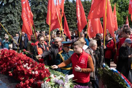 Курская область: КПРФ отметила 80-летие Великой Победы возложением цветов и памятью о героях