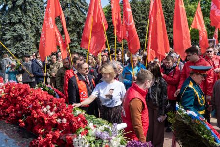 Курская область: КПРФ отметила 80-летие Великой Победы возложением цветов и памятью о героях