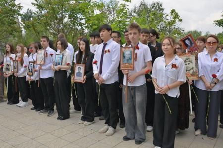 Первый секретарь Калмыцкого рескома партии Николай Нуров поздравил с Днем победы педагогов и студентов КФ РГУ СоцТех