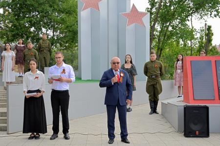 Первый секретарь Калмыцкого рескома партии Николай Нуров поздравил с Днем победы педагогов и студентов КФ РГУ СоцТех